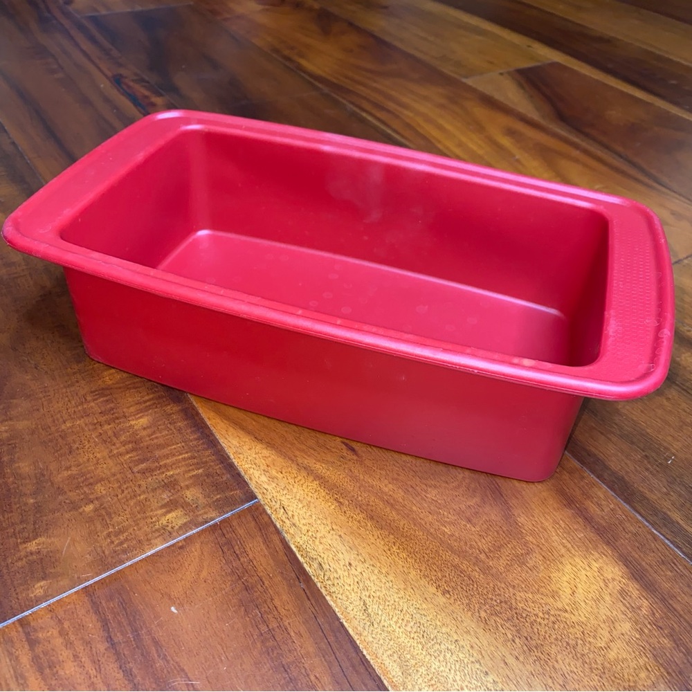 EUC, Kitchen Aid Red Silicone Rectangular 3X9 Loaf Baking Pan